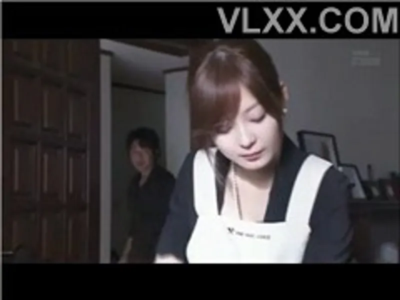 Bé sinh viên Đại học Hàng hải VMU trong áo đồng phục trường trốn người yêu tìm anh chịch